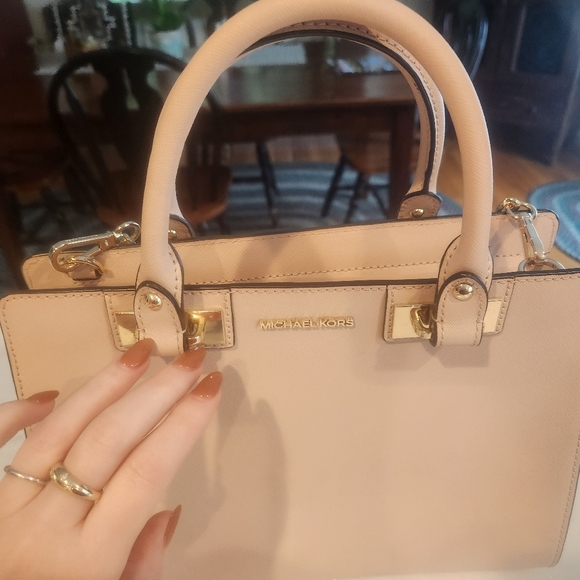 Michael Kors Quinn Small Satchel - Picture 9 of 10